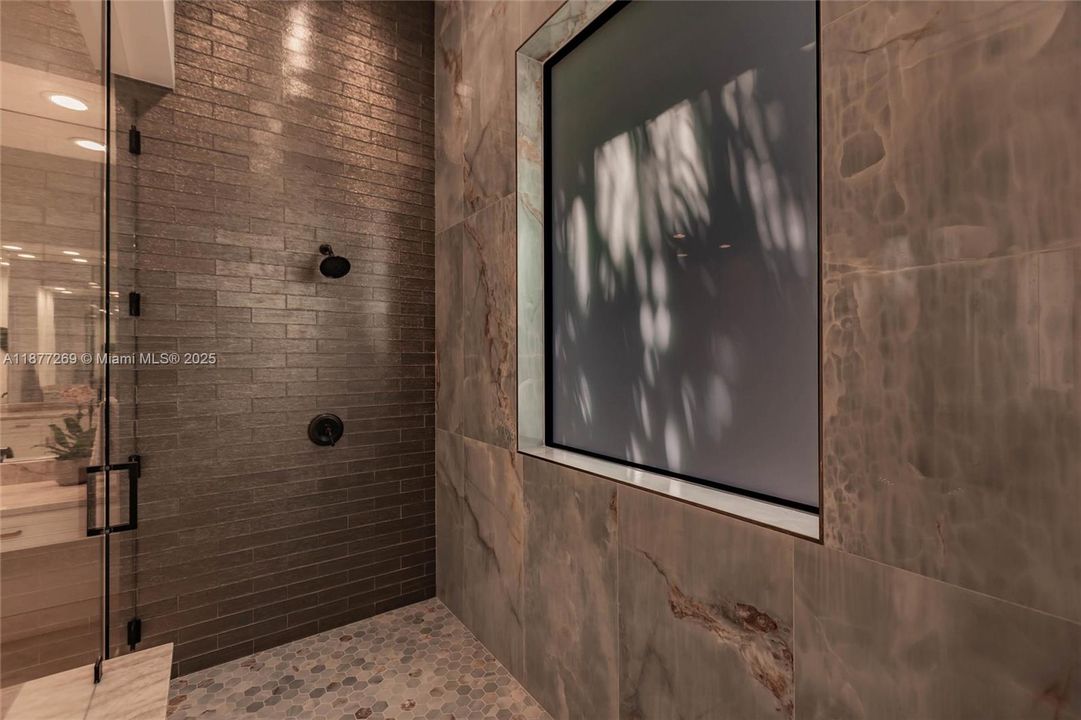 For Sale: $2,295,000 (5 beds, 4 baths, 3910 Square Feet)