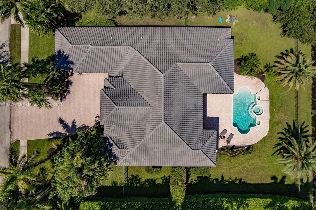 For Sale: $2,295,000 (5 beds, 4 baths, 3910 Square Feet)