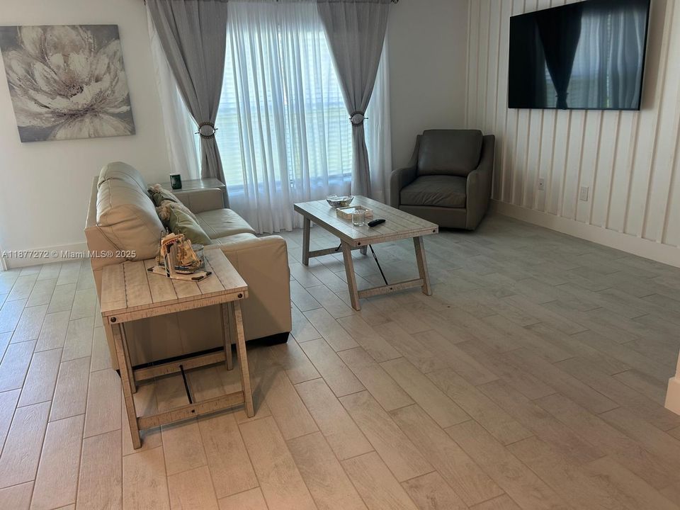 На продажу: $395,000 (4 спален, 2 ванн, 0 Квадратных фут)