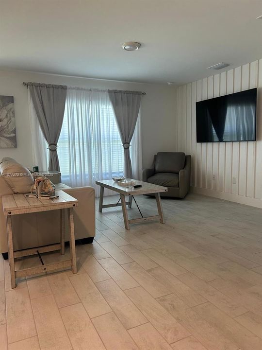 На продажу: $395,000 (4 спален, 2 ванн, 0 Квадратных фут)