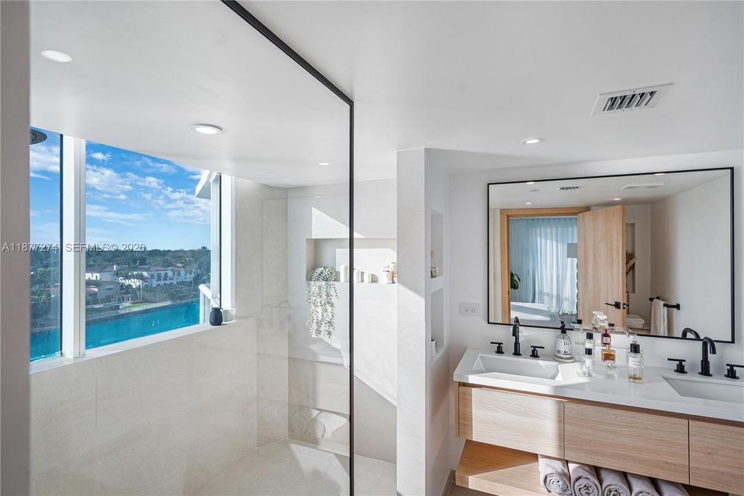 For Sale: $1,249,500 (2 beds, 2 baths, 1200 Square Feet)