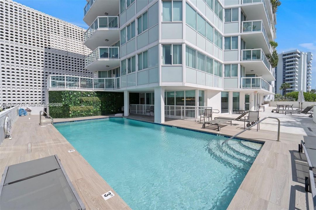 For Sale: $1,249,500 (2 beds, 2 baths, 1200 Square Feet)