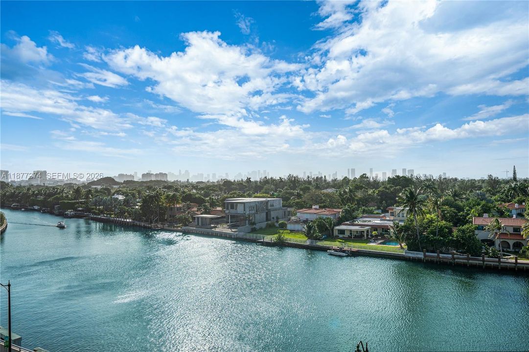 For Sale: $1,249,500 (2 beds, 2 baths, 1200 Square Feet)