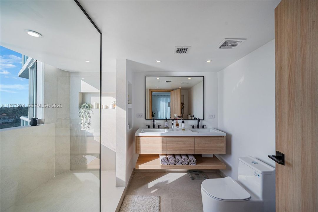 For Sale: $1,249,500 (2 beds, 2 baths, 1200 Square Feet)