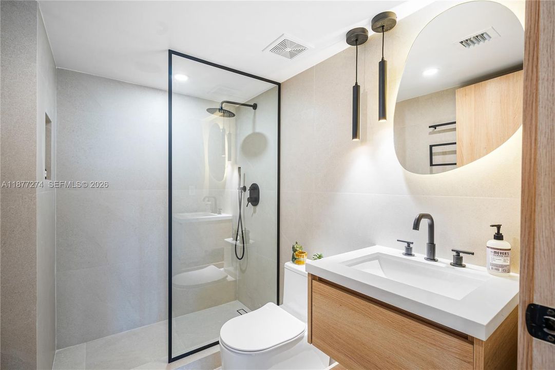 For Sale: $1,249,500 (2 beds, 2 baths, 1200 Square Feet)