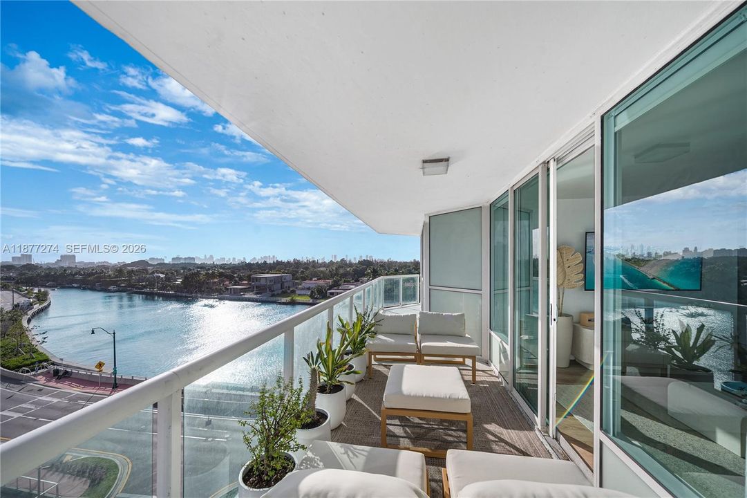 For Sale: $1,249,500 (2 beds, 2 baths, 1200 Square Feet)