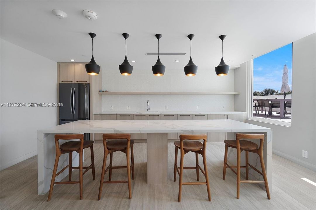 For Sale: $1,249,500 (2 beds, 2 baths, 1200 Square Feet)