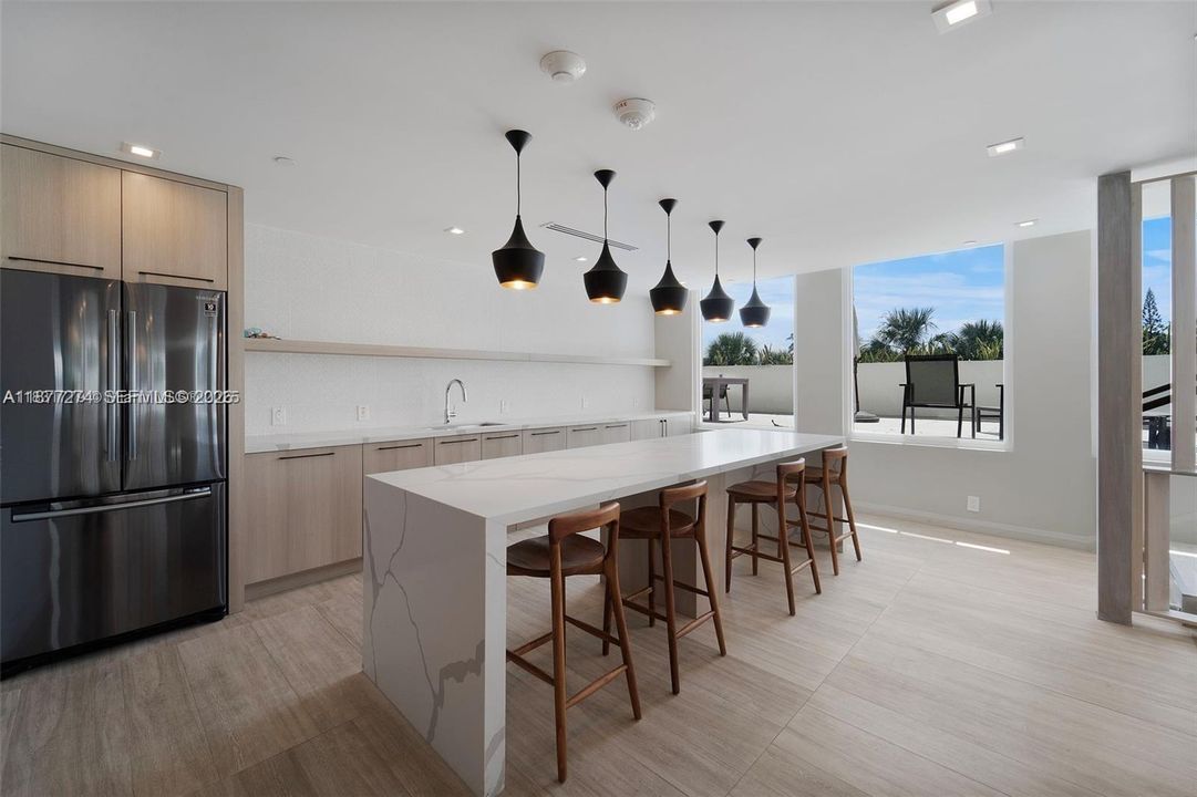 For Sale: $1,249,500 (2 beds, 2 baths, 1200 Square Feet)