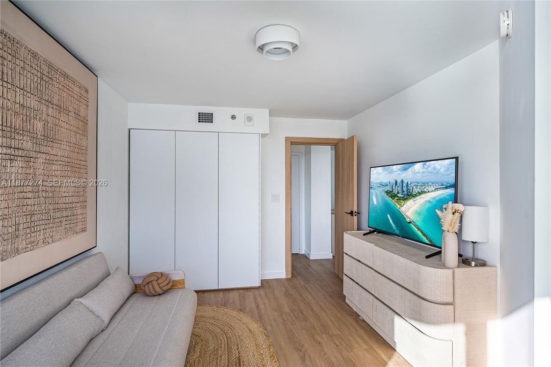 For Sale: $1,249,500 (2 beds, 2 baths, 1200 Square Feet)