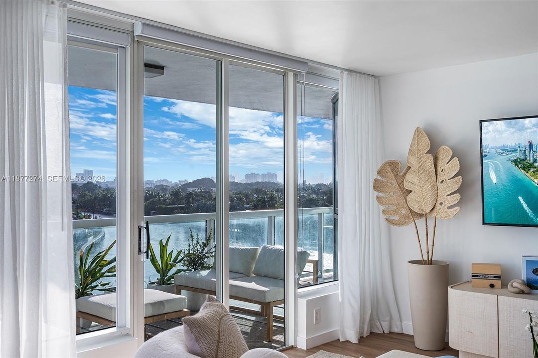 For Sale: $1,249,500 (2 beds, 2 baths, 1200 Square Feet)