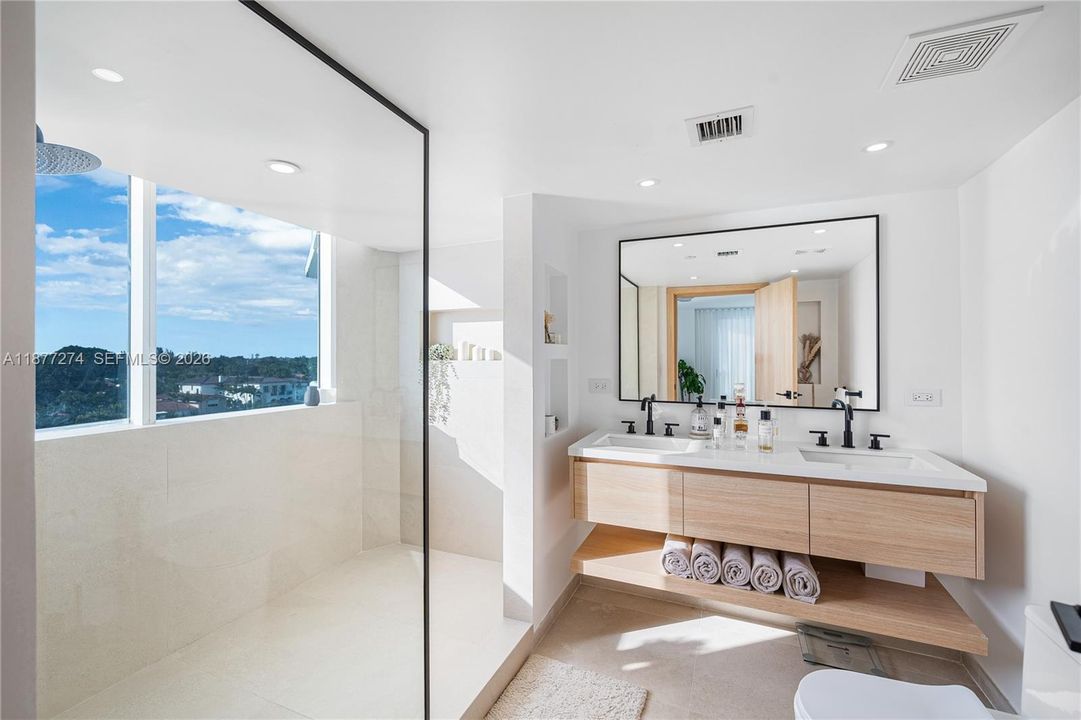 For Sale: $1,249,500 (2 beds, 2 baths, 1200 Square Feet)