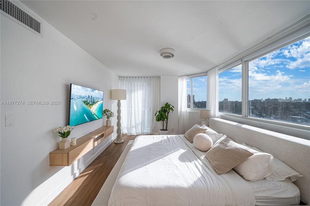 For Sale: $1,249,500 (2 beds, 2 baths, 1200 Square Feet)