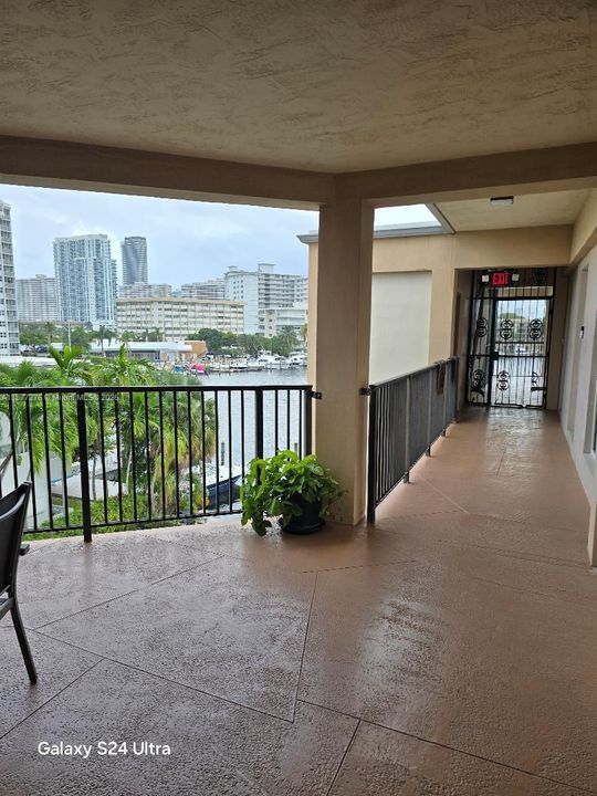 Active With Contract: $1,600 (1 beds, 1 baths, 608 Square Feet)