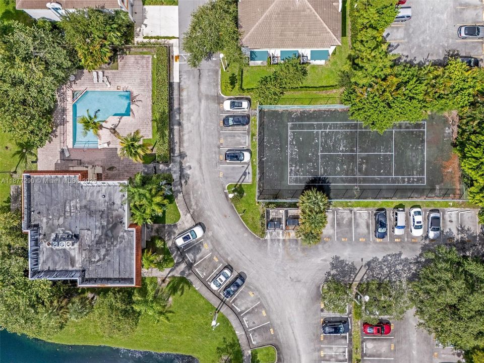 Active With Contract: $285,000 (2 beds, 2 baths, 965 Square Feet)