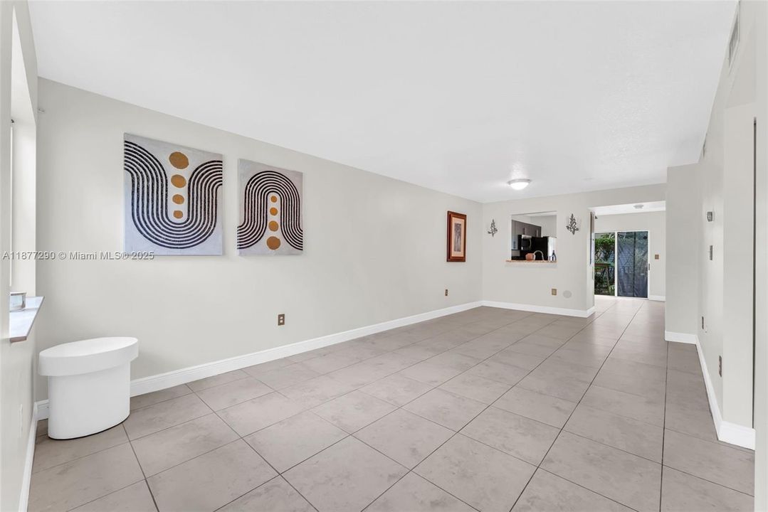 Active With Contract: $285,000 (2 beds, 2 baths, 965 Square Feet)