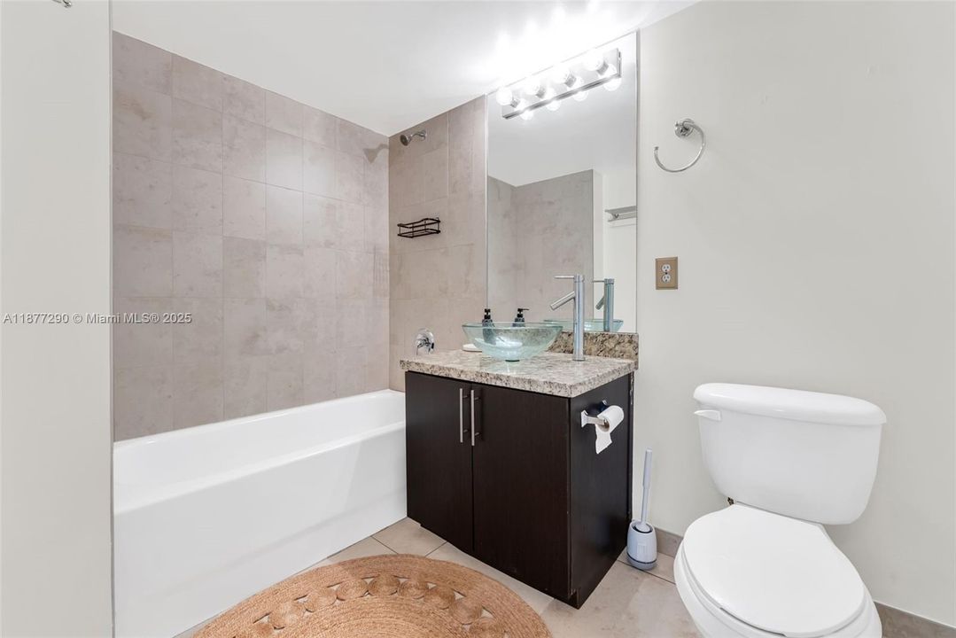 Active With Contract: $285,000 (2 beds, 2 baths, 965 Square Feet)