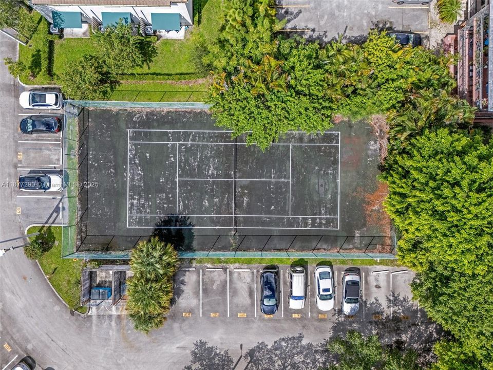 Active With Contract: $285,000 (2 beds, 2 baths, 965 Square Feet)