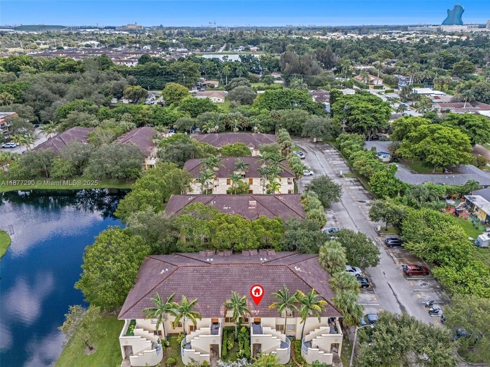 Active With Contract: $285,000 (2 beds, 2 baths, 965 Square Feet)