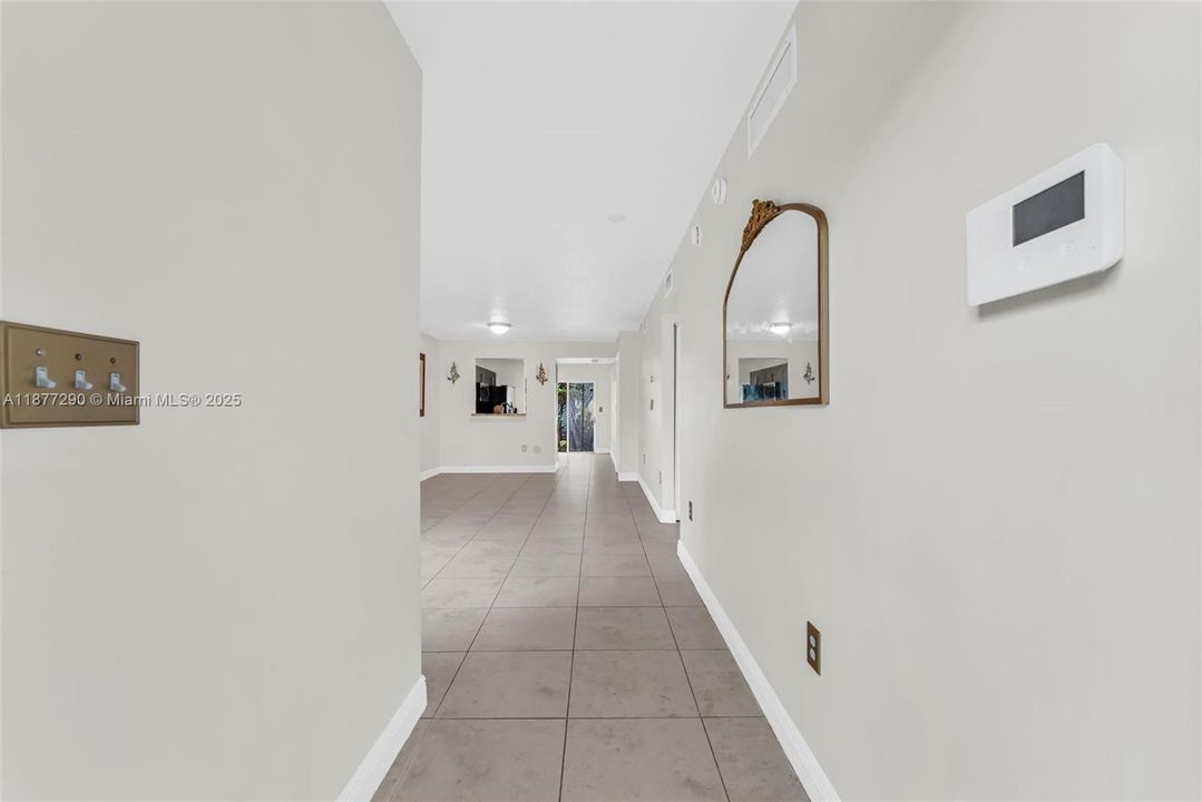 Active With Contract: $285,000 (2 beds, 2 baths, 965 Square Feet)