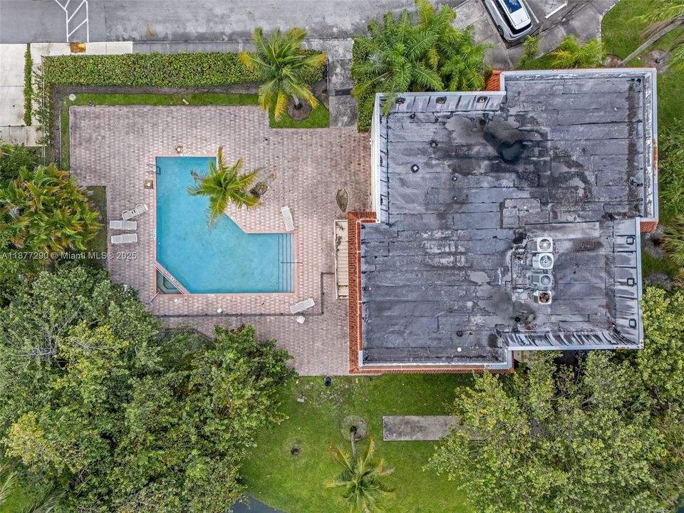 Active With Contract: $285,000 (2 beds, 2 baths, 965 Square Feet)