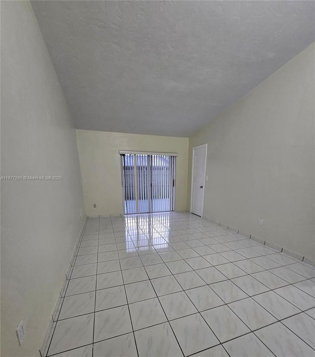 Под контрактом: $425,000 (2 спален, 2 ванн, 1101 Квадратных фут)