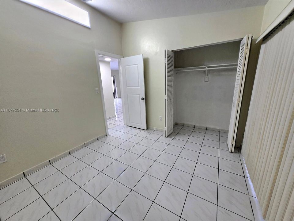 Под контрактом: $425,000 (2 спален, 2 ванн, 1101 Квадратных фут)