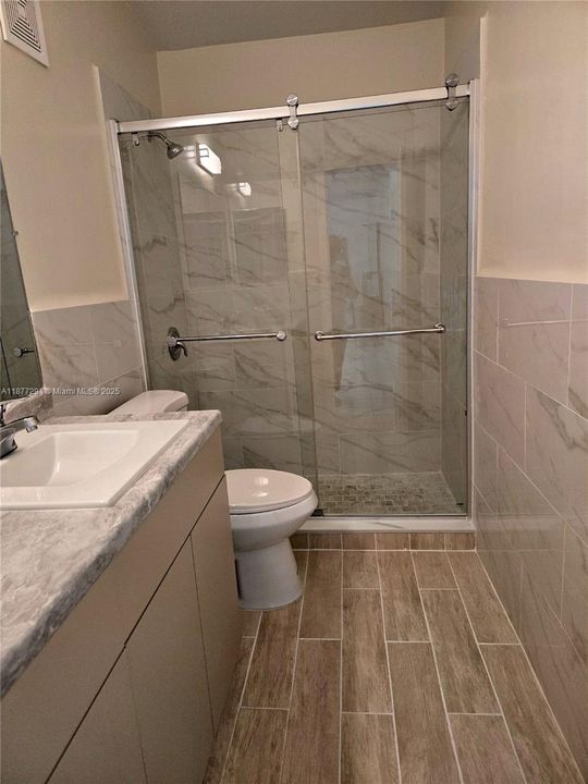 Под контрактом: $425,000 (2 спален, 2 ванн, 1101 Квадратных фут)