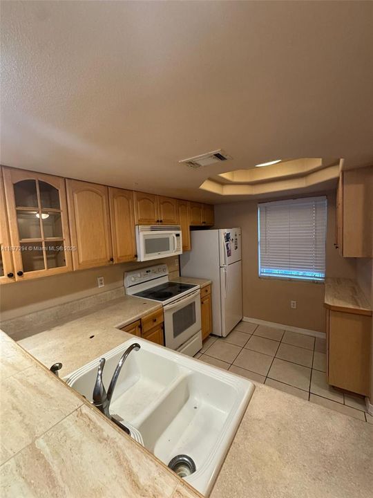 最近售出: $155,000 (2 贝兹, 2 浴室, 879 平方英尺)