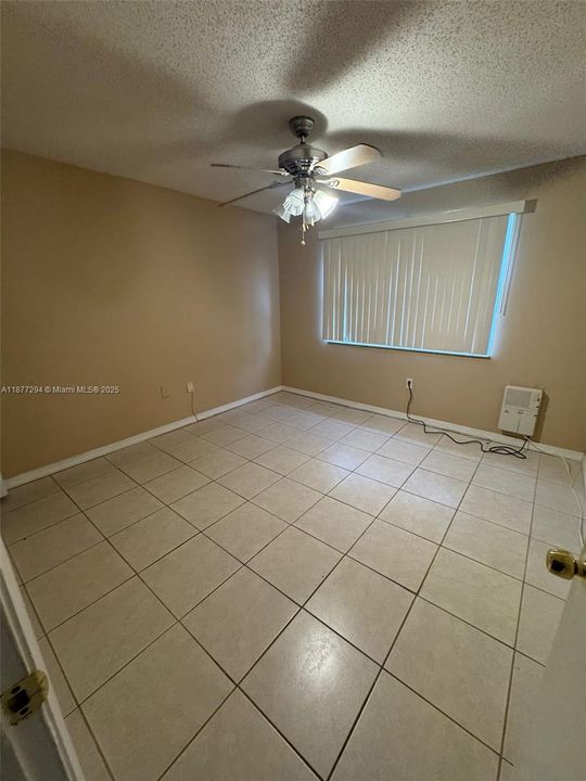 最近售出: $155,000 (2 贝兹, 2 浴室, 879 平方英尺)