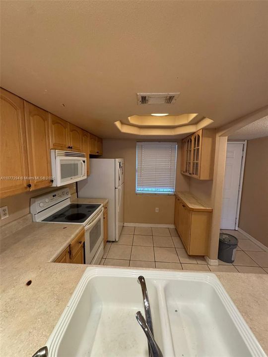 最近售出: $155,000 (2 贝兹, 2 浴室, 879 平方英尺)