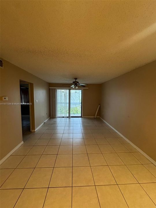 最近售出: $155,000 (2 贝兹, 2 浴室, 879 平方英尺)