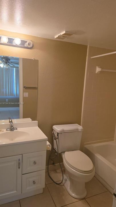 最近售出: $155,000 (2 贝兹, 2 浴室, 879 平方英尺)