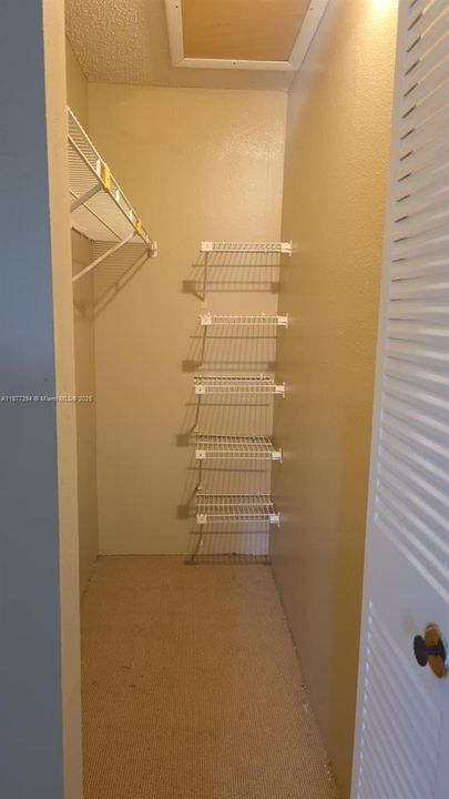 最近售出: $155,000 (2 贝兹, 2 浴室, 879 平方英尺)