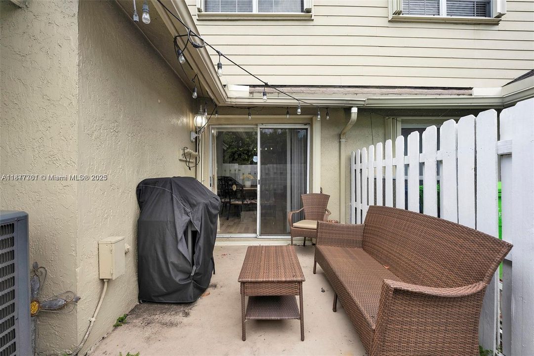 合同活跃: $3,150 (4 贝兹, 2 浴室, 1603 平方英尺)