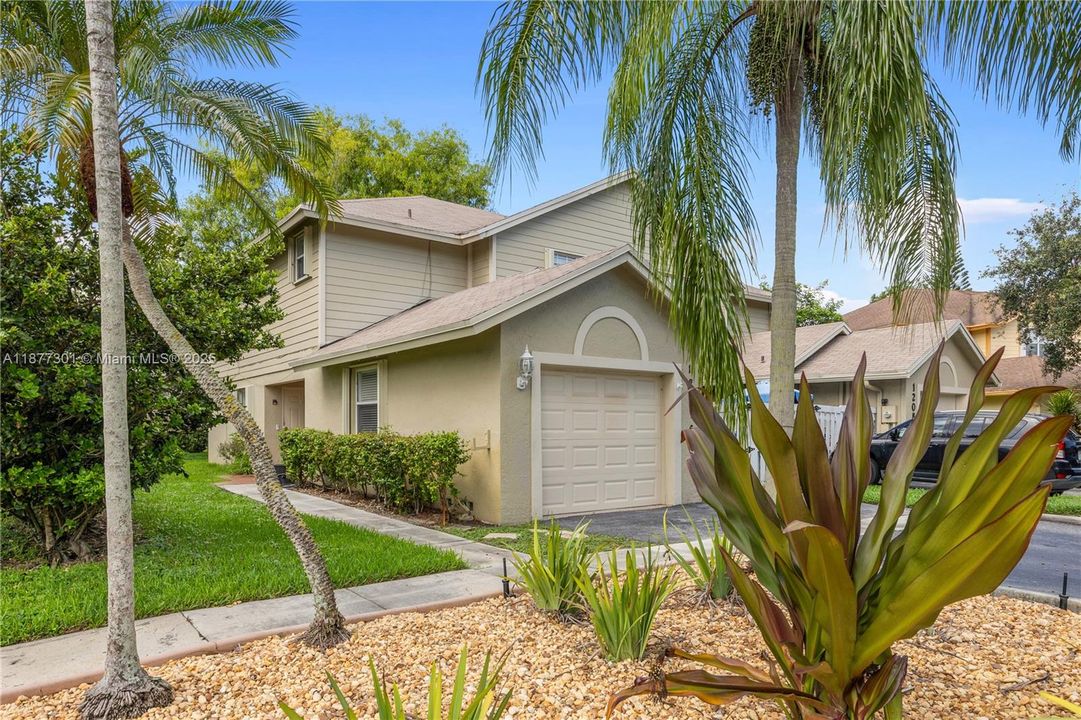 合同活跃: $3,150 (4 贝兹, 2 浴室, 1603 平方英尺)