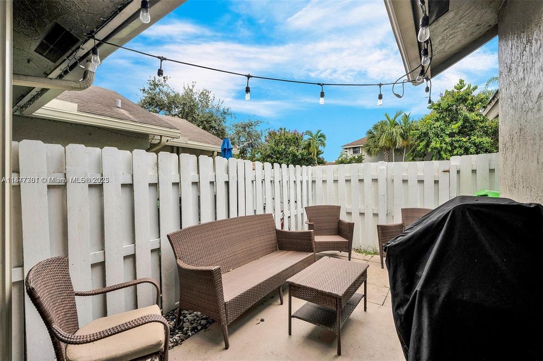 合同活跃: $3,150 (4 贝兹, 2 浴室, 1603 平方英尺)