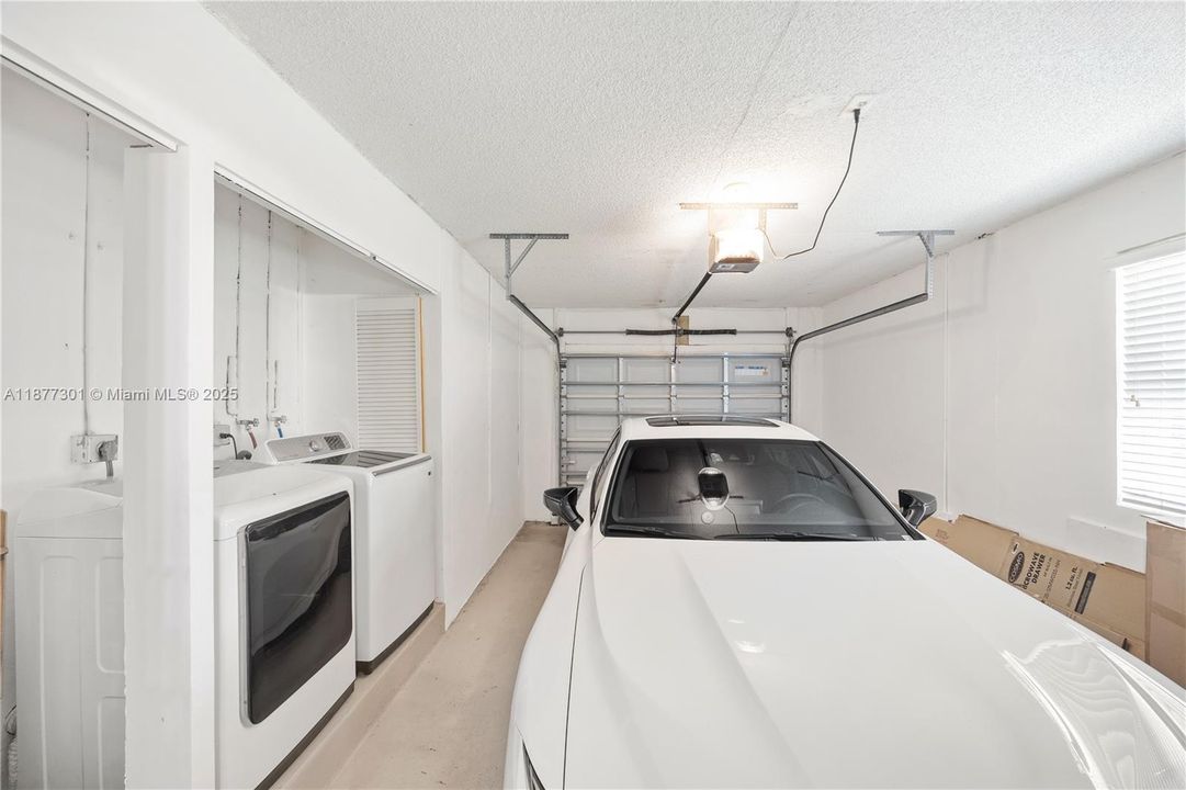 合同活跃: $3,150 (4 贝兹, 2 浴室, 1603 平方英尺)