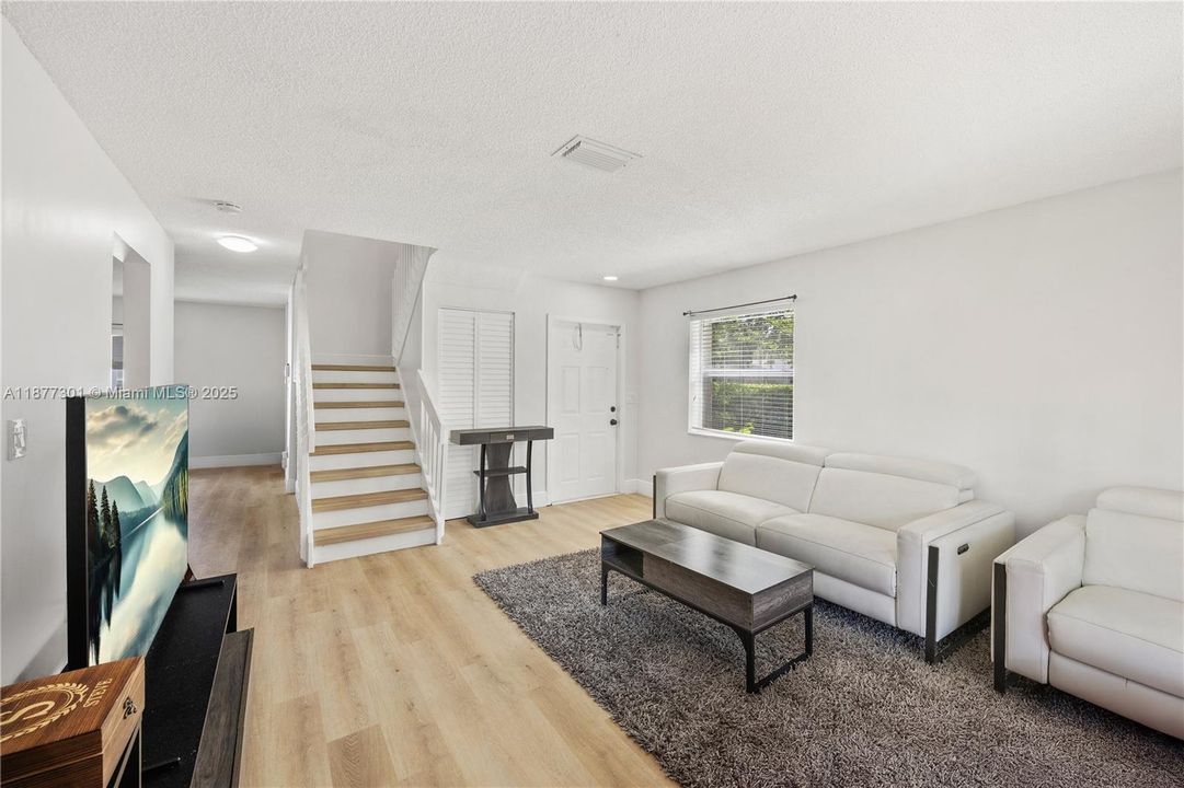 合同活跃: $3,150 (4 贝兹, 2 浴室, 1603 平方英尺)