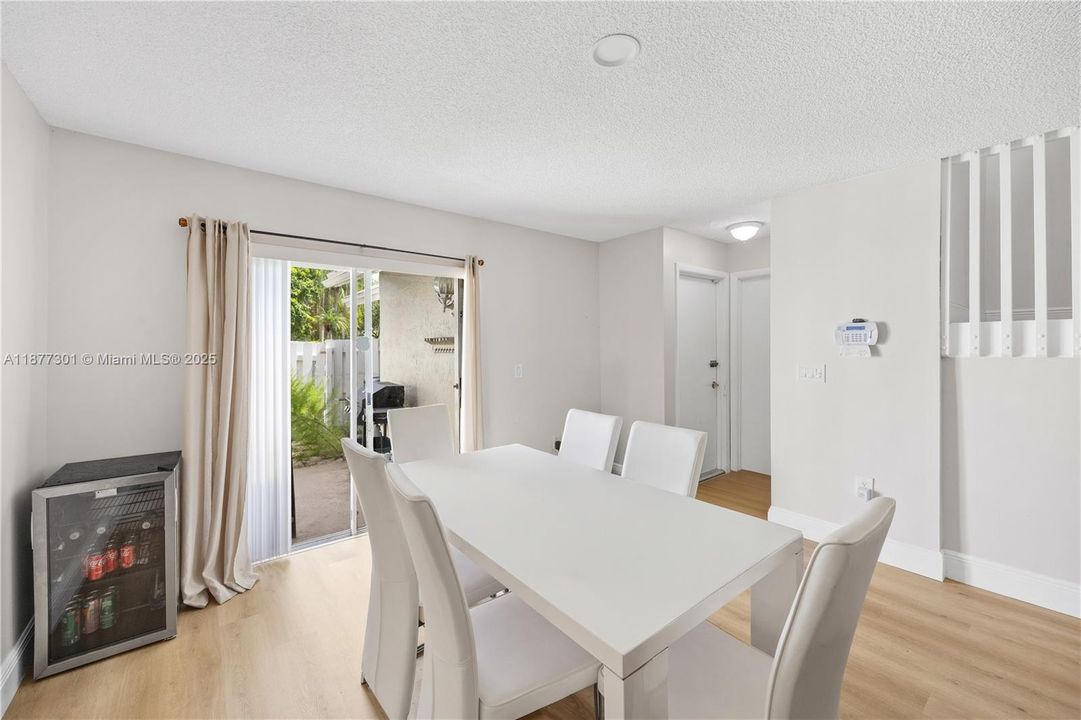 合同活跃: $3,150 (4 贝兹, 2 浴室, 1603 平方英尺)