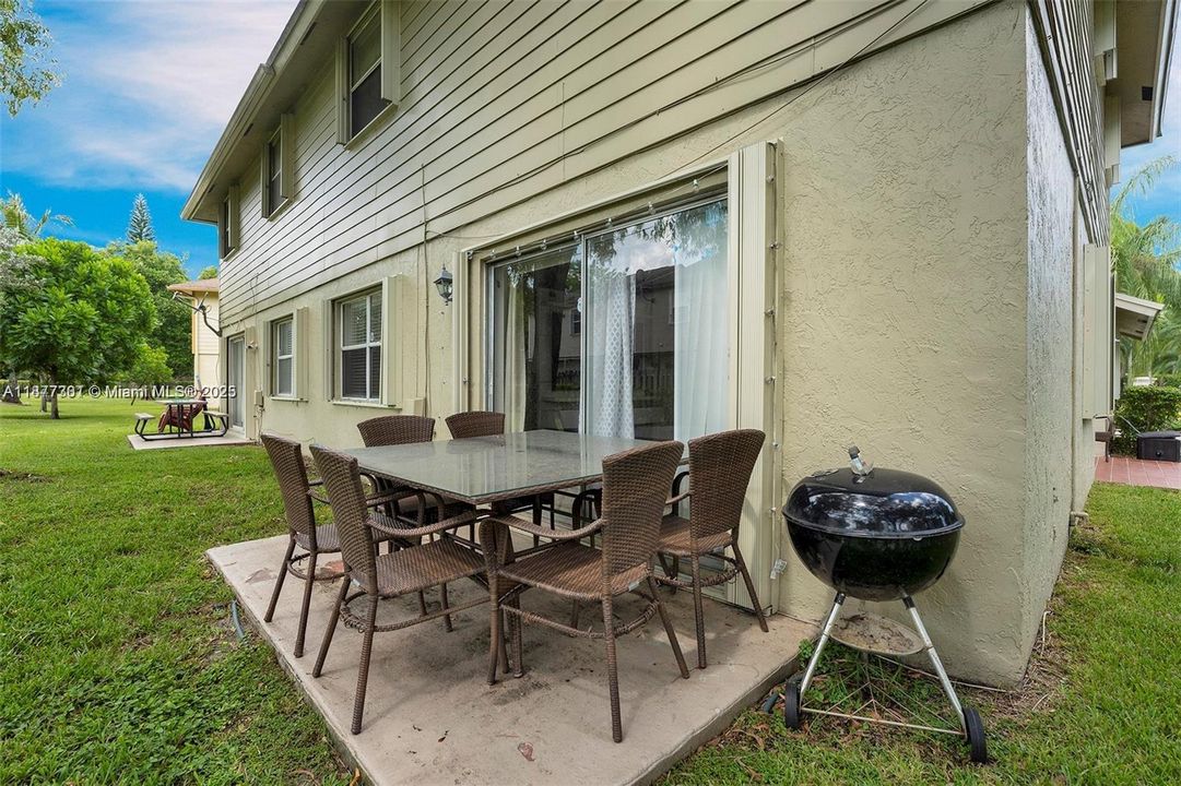 合同活跃: $3,150 (4 贝兹, 2 浴室, 1603 平方英尺)