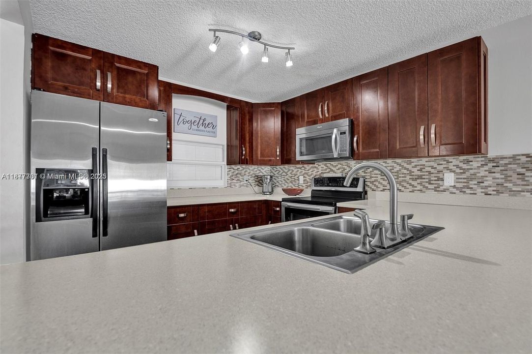 合同活跃: $3,150 (4 贝兹, 2 浴室, 1603 平方英尺)