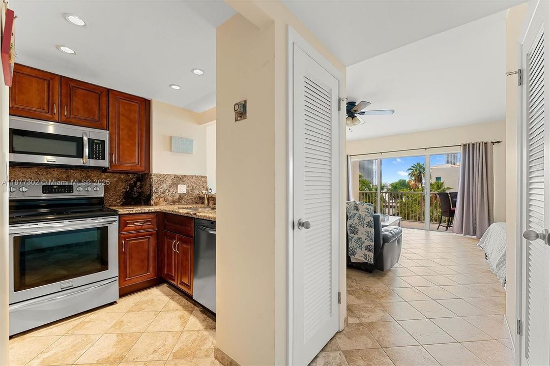 For Sale: $224,900 (0 beds, 1 baths, 545 Square Feet)