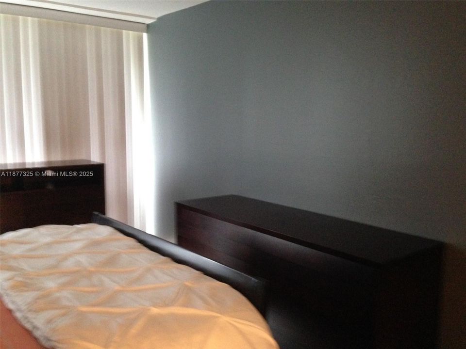 待售: $170,000 (1 贝兹, 1 浴室, 810 平方英尺)