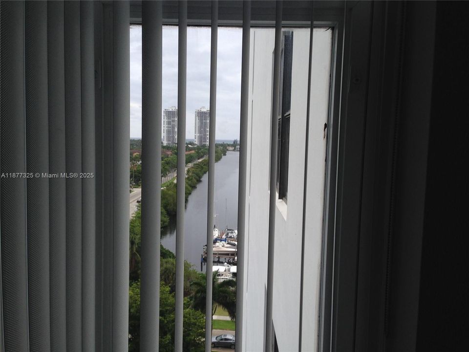 待售: $170,000 (1 贝兹, 1 浴室, 810 平方英尺)