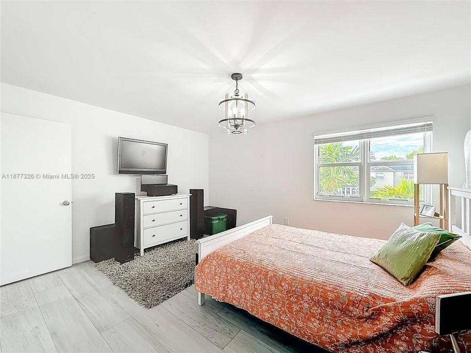 待售: $875,001 (3 贝兹, 2 浴室, 1680 平方英尺)