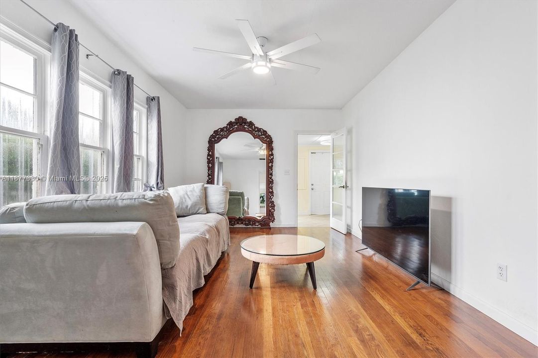 Activo con contrato: $416,000 (2 camas, 1 baños, 1116 Pies cuadrados)