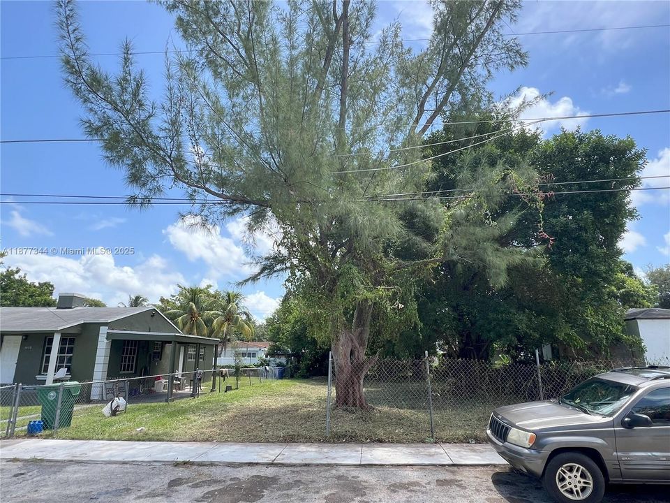 合同活跃: $200,000 (0.12 acres)