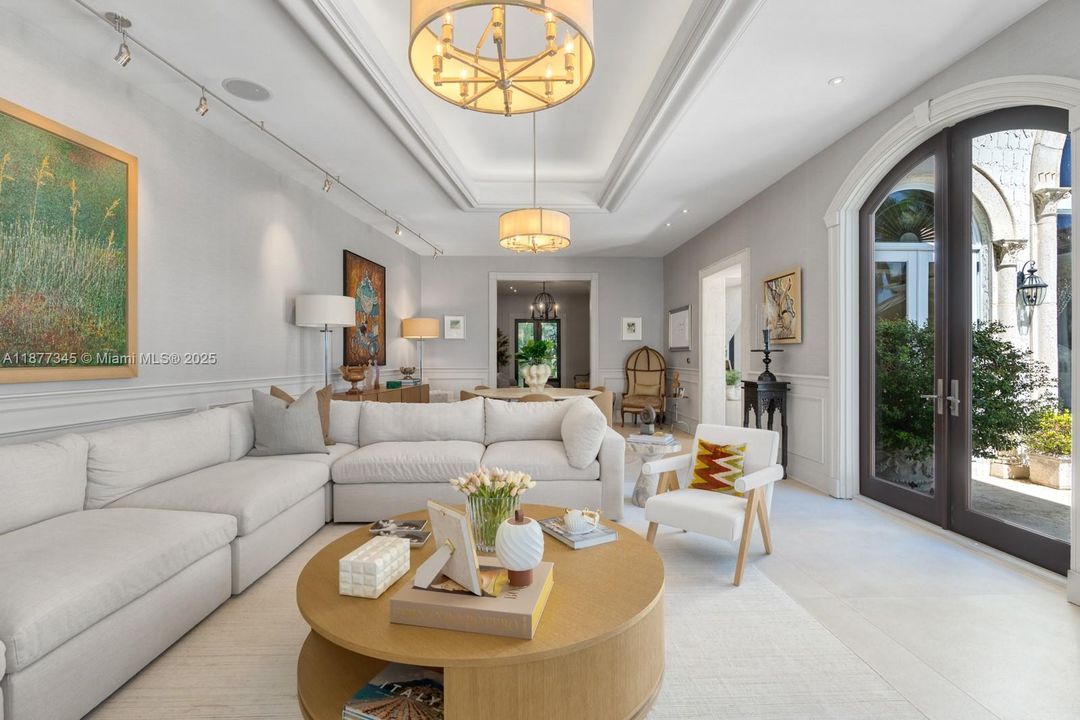 В аренду: $95,000 (7 спален, 8 ванн, 8324 Квадратных фут)