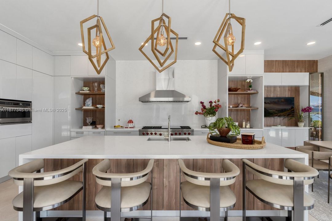 В аренду: $95,000 (7 спален, 8 ванн, 8324 Квадратных фут)