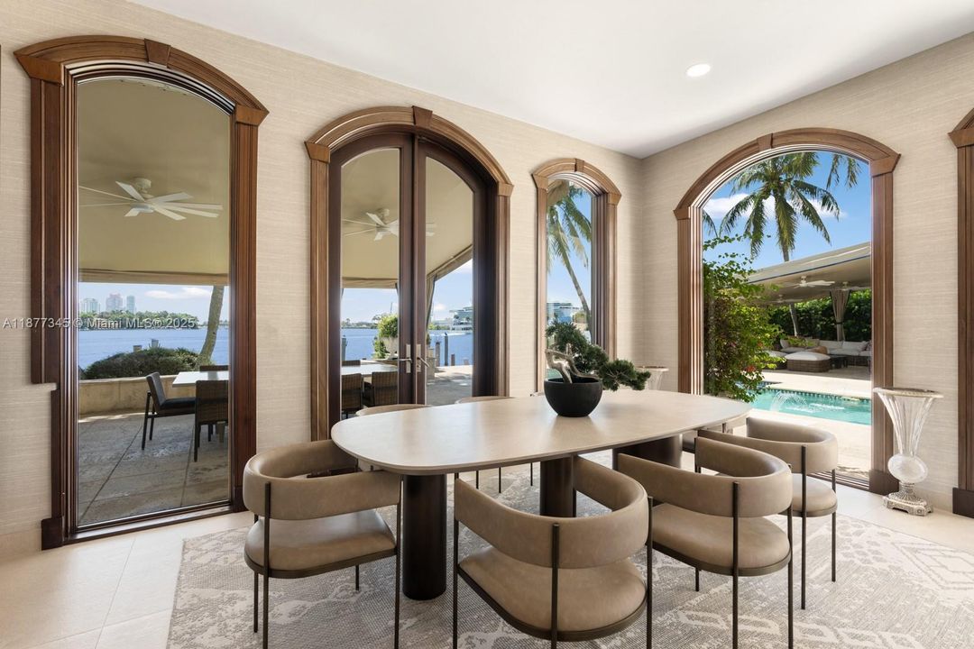 В аренду: $95,000 (7 спален, 8 ванн, 8324 Квадратных фут)